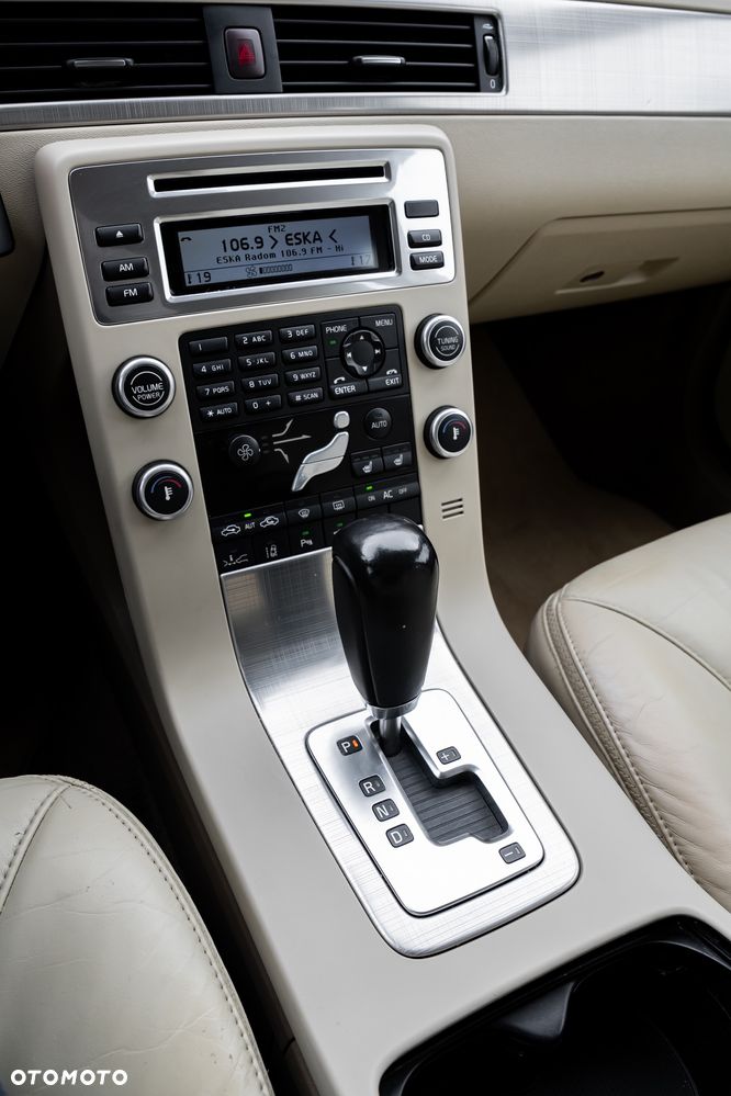 Volvo XC 70 D5 AWD Momentum - 40