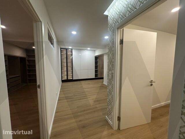 Apartamento T2 Completamente Remodelado - Centro Ericeira - Grande imagem: 5/33