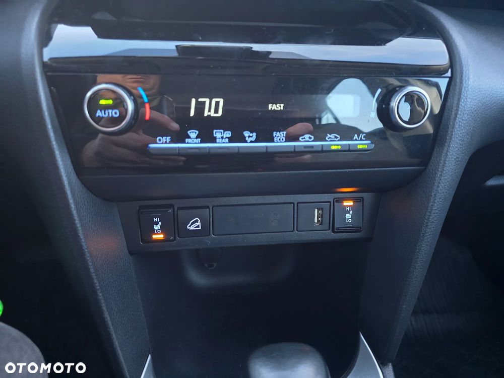 Toyota Yaris Cross Hybrid 1.5 Comfort 4x4 - 28