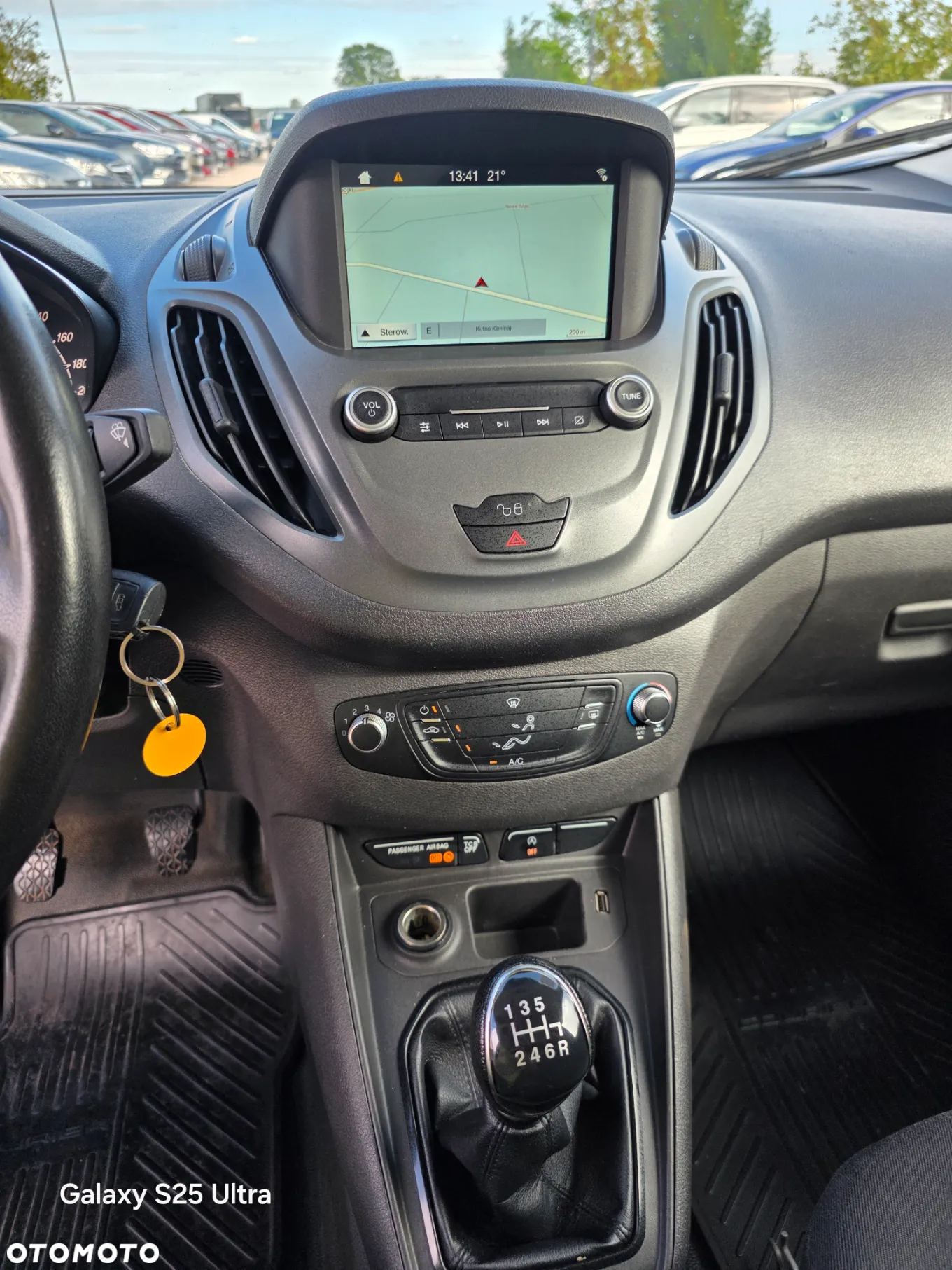 Ford Transit Courier - 29