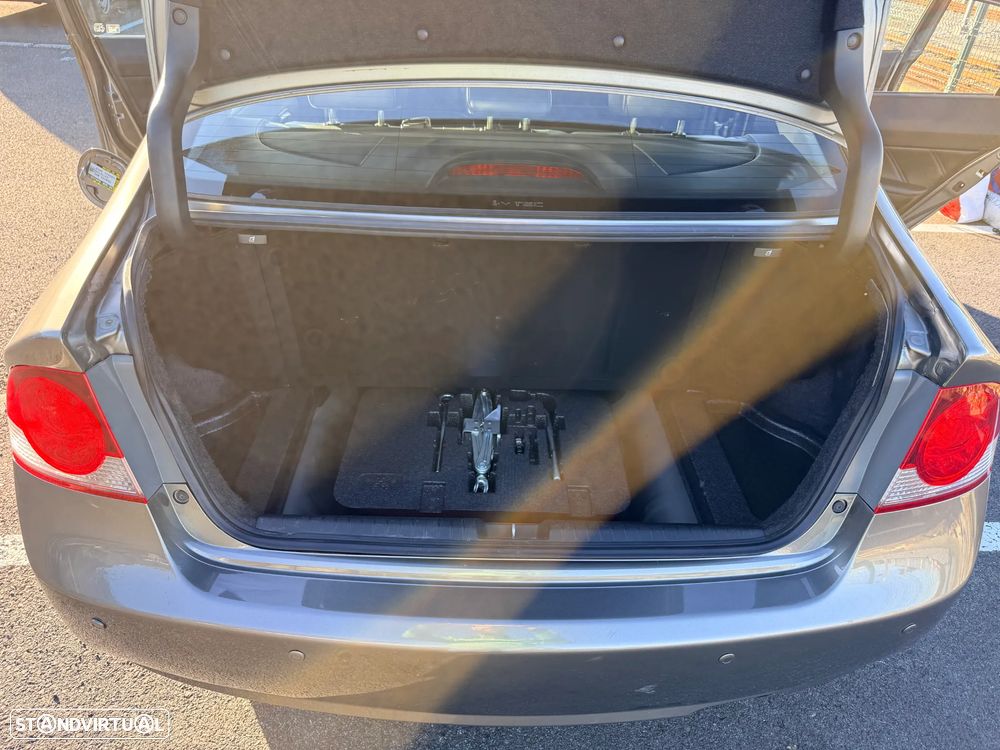 Honda Civic 1.8 ES - 34