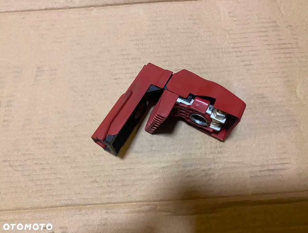 Osłona klemy klema akumulatora Toyota Yaris III lift 2019r. OE - 1