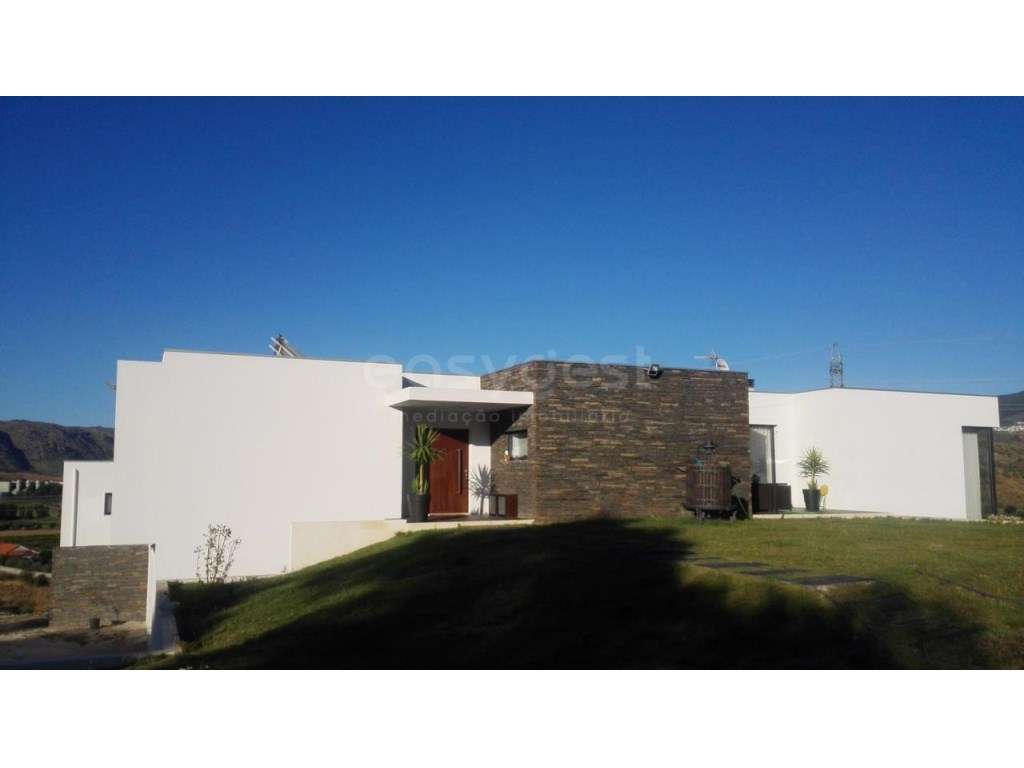 Moradia de excelência c/ piscina no coração do Vale da Vilariça. - Grande imagem: 2/10