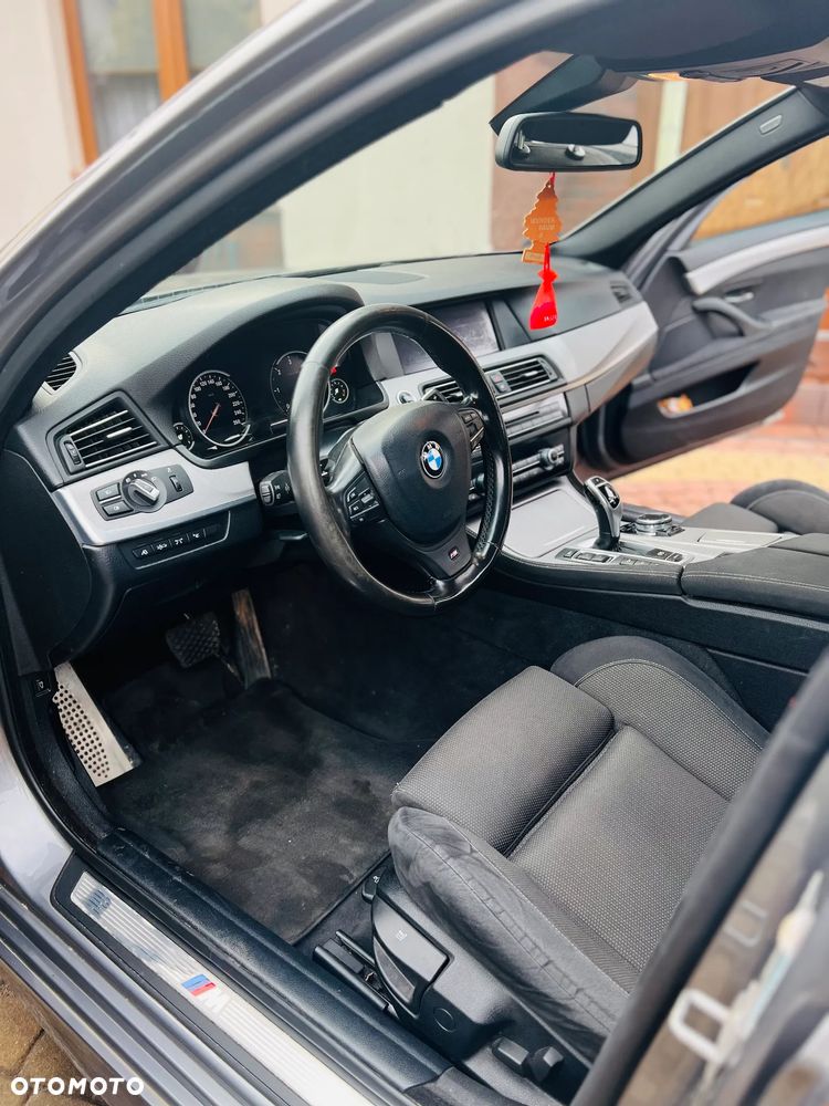 BMW Seria 5 525d xDrive - 17