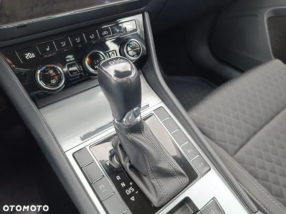 Skoda Superb 2.0 TDI Ambition DSG - 40