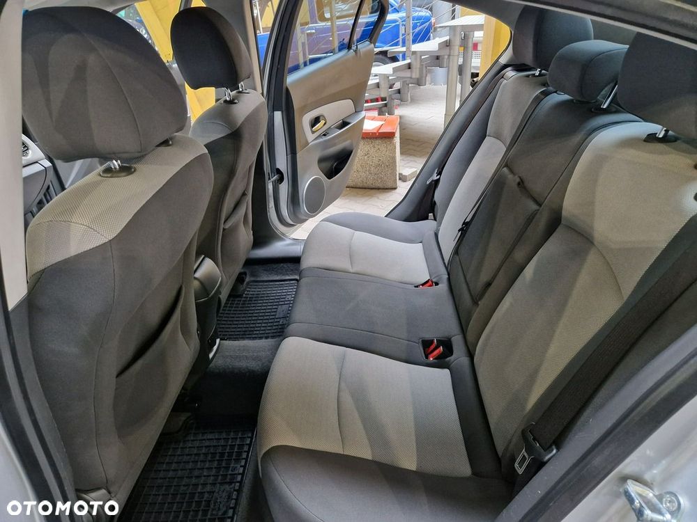 Chevrolet Cruze 1.6 LS - 18