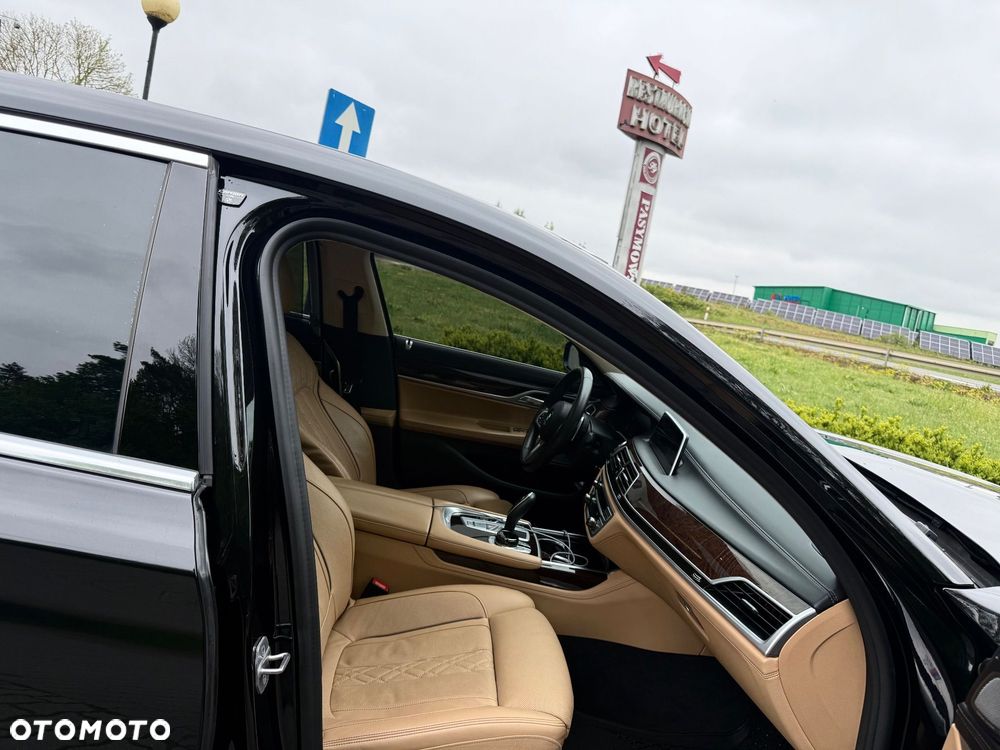 BMW Seria 7 750i xDrive sport - 10