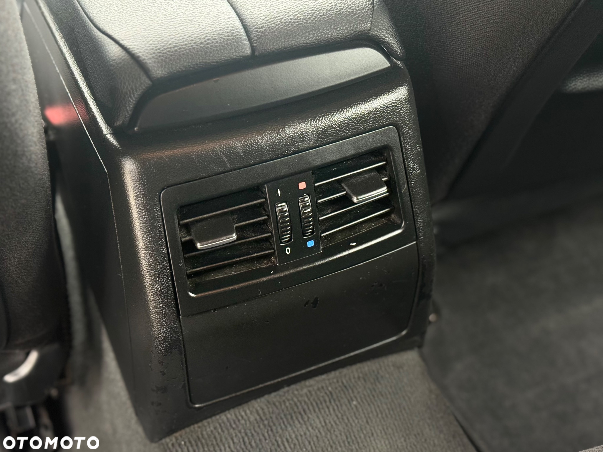 BMW Seria 3 318i Touring - 26