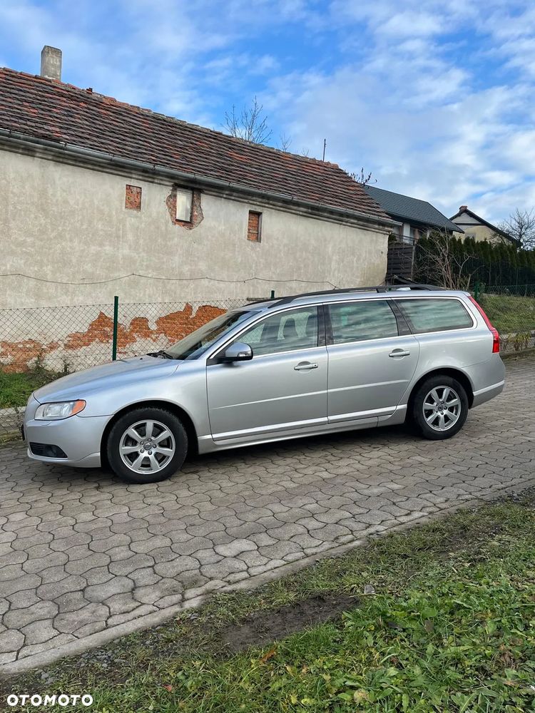 Volvo V70 D5 AWD Kinetic - 33