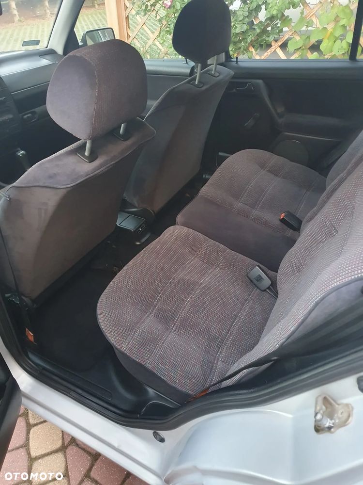 Volkswagen Golf 1.8 - 16