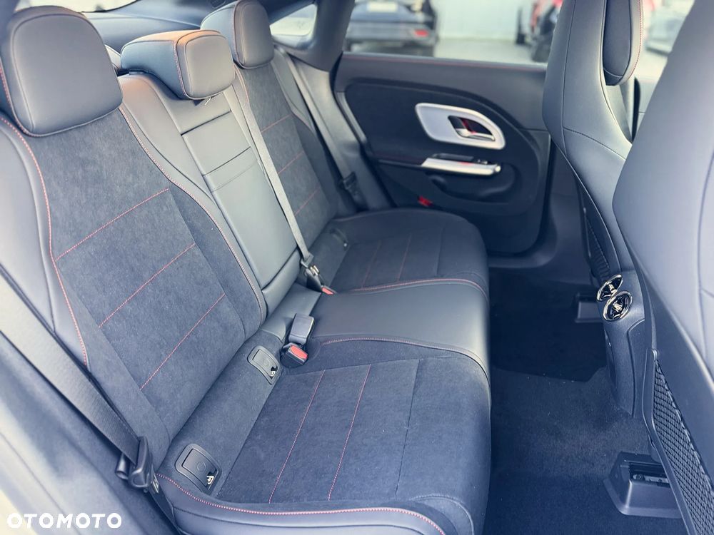 Mercedes-Benz CLA 220 4Matic - 34