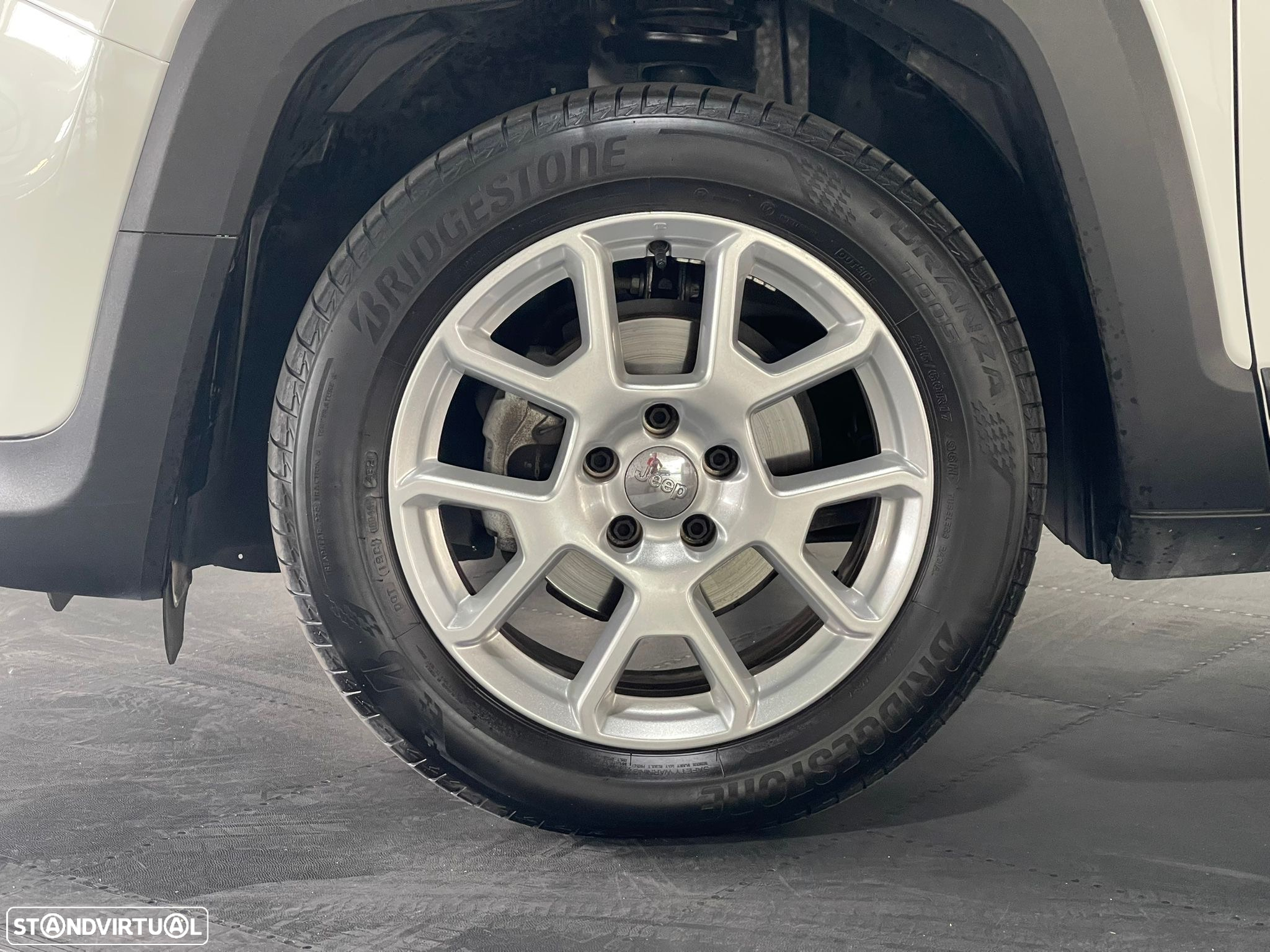 Jeep Renegade 1.0 T Limited - 29