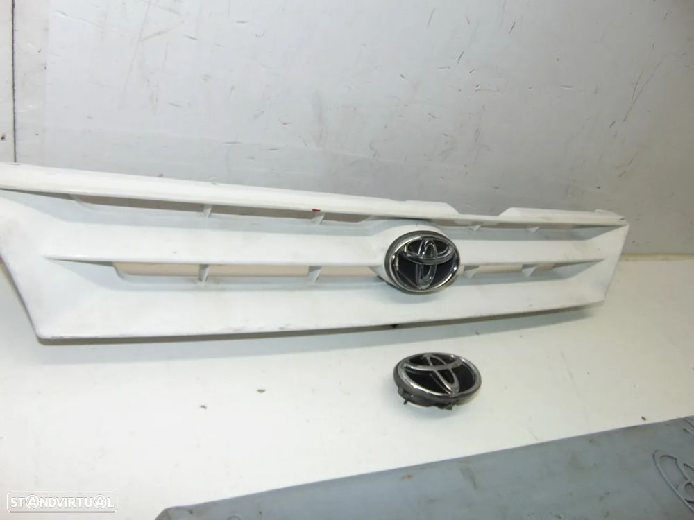 Toyota Corolla AE100 grelha - 2