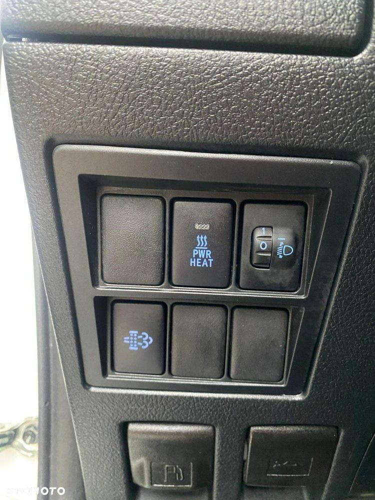Toyota Hilux - 12