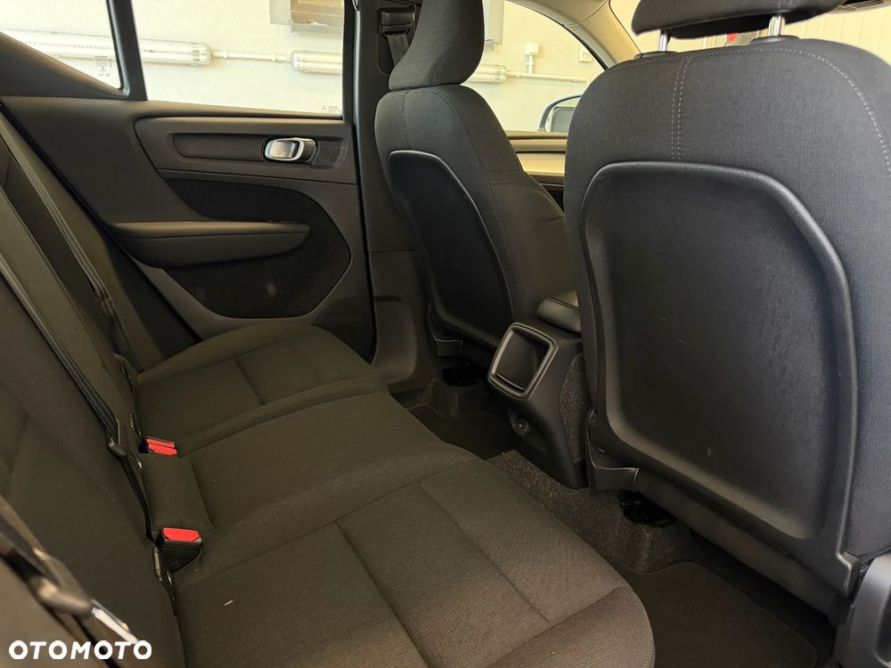Volvo XC 40 T3 Momentum Pro - 24