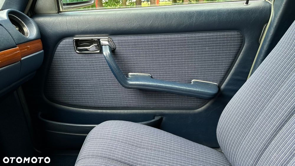 Mercedes-Benz W123 - 20