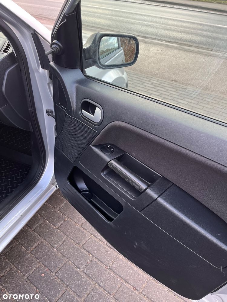 Ford Fusion 1.4 Fun - 27