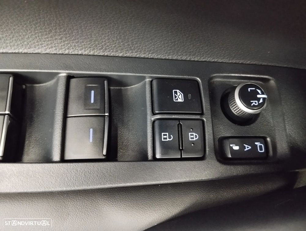Toyota Corolla 1.8 Hybrid Comfort — fotografia 17