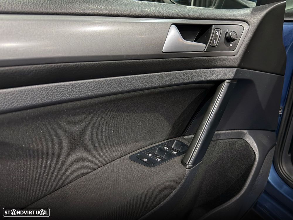 VW Golf 1.6 TDI Confortline - 11