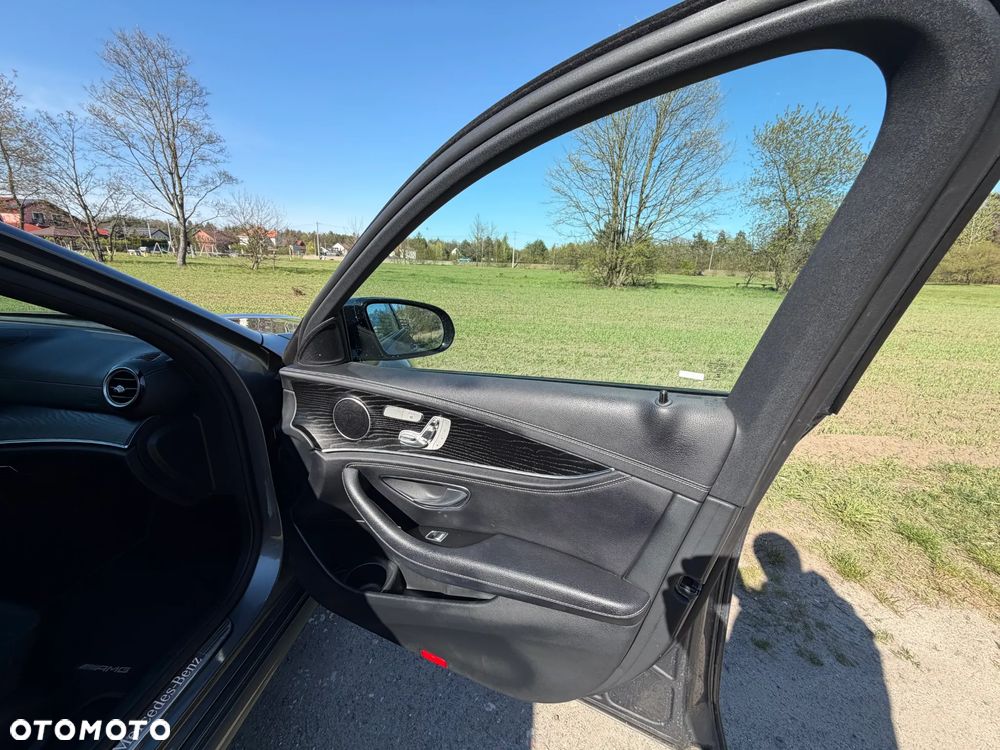 Mercedes-Benz Klasa E - 17