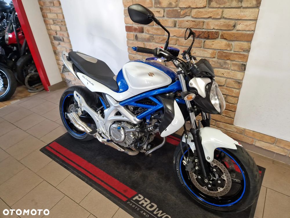 Suzuki Gladius