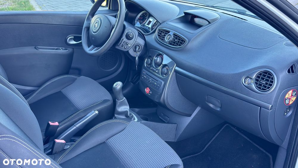 Renault Clio 1.2 16V Alize - 9