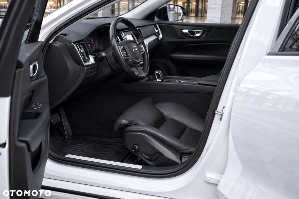 Volvo V60 B3 B Plus Dark - 21