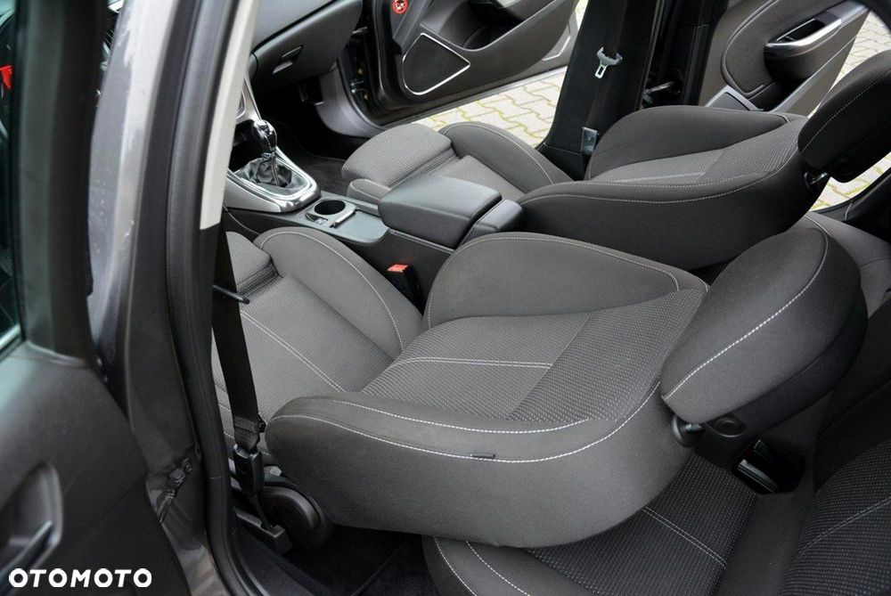 Opel Astra 1.4 Turbo Cosmo - 25