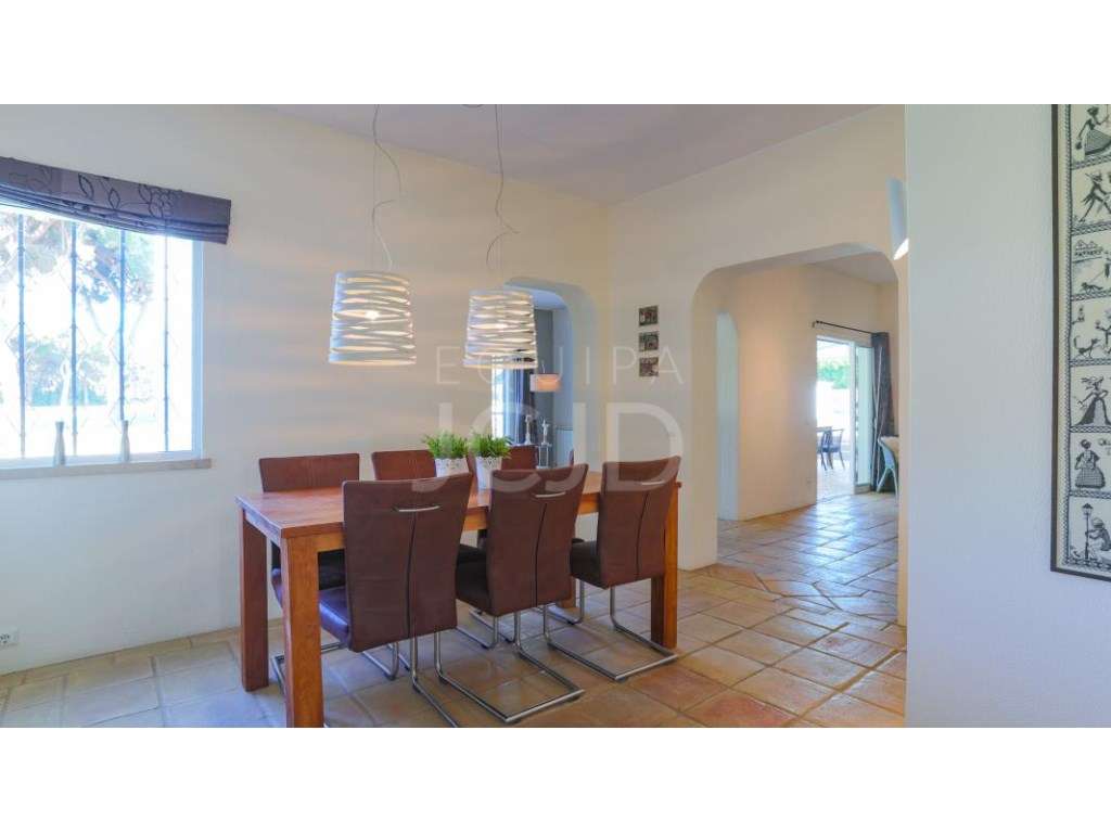 Fantástica Moradia Isolada T4 Frente ao Golfe, Totalmente Remodelad... - Grande imagem: 4/53