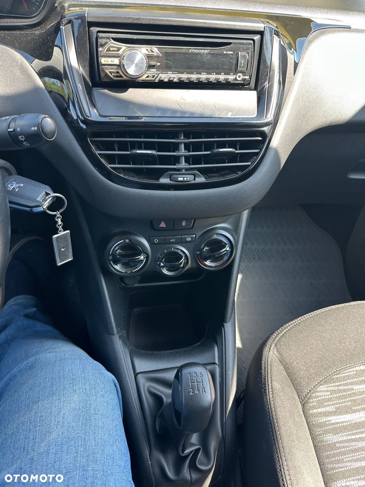 Peugeot 208 - 4
