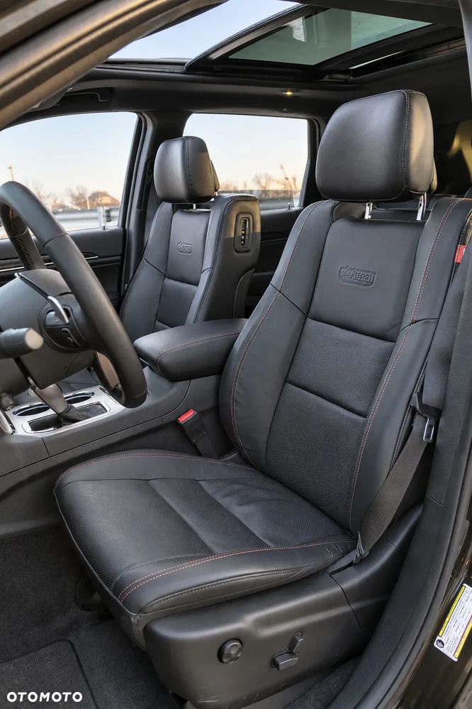 Jeep Grand Cherokee - 12