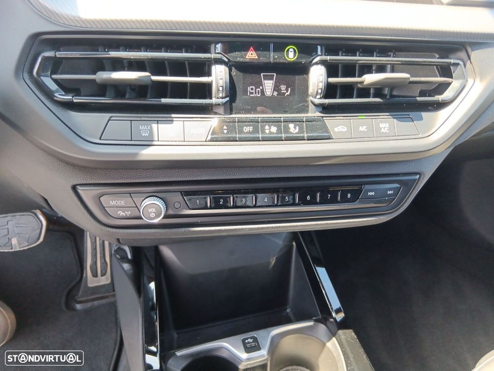 BMW 116 d Pack Desportivo M Auto - 16