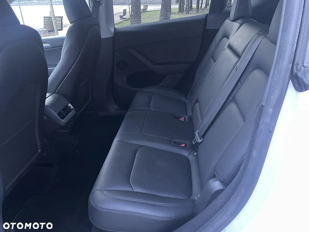 Tesla Model Y Long Range AWD - 13