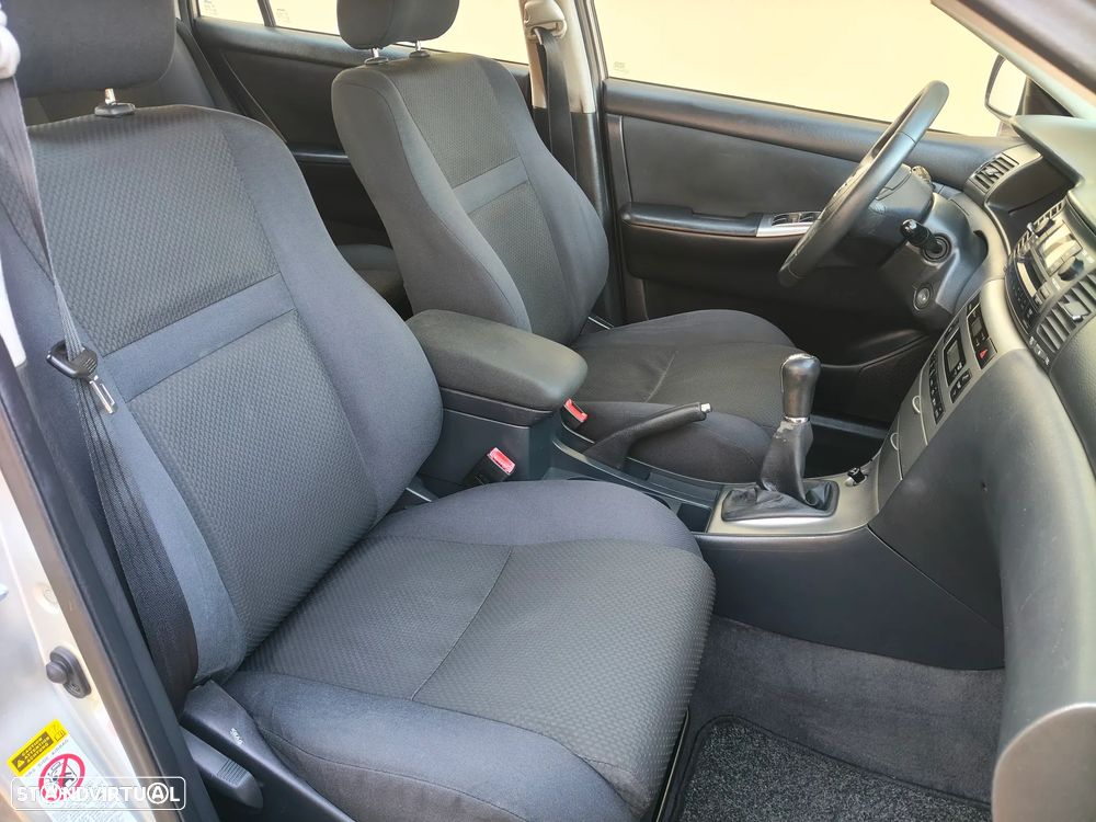 Toyota Corolla SW 1.4 D-4D Sol - 23