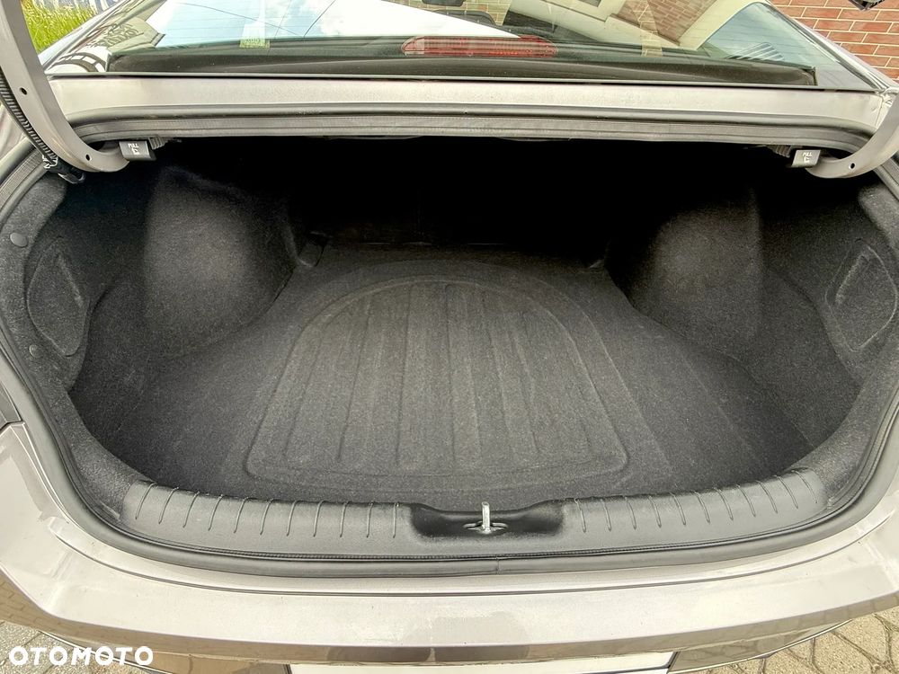 Hyundai Elantra 1.6 Smart CVT - 32
