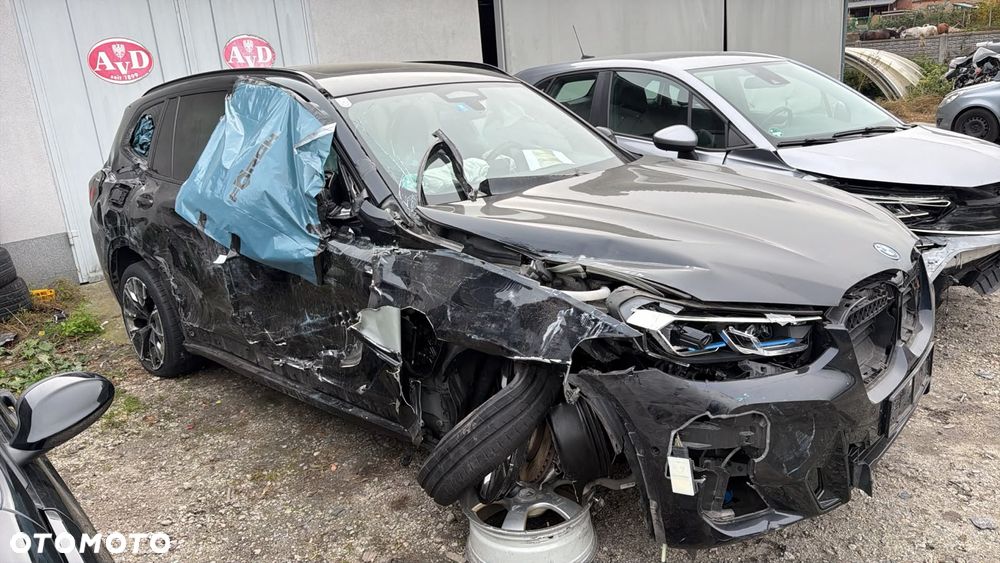 BMW iX3 - 10