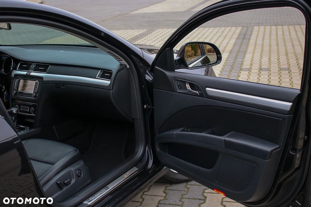Skoda Superb 2.0 TDI DSG Exclusive - 19