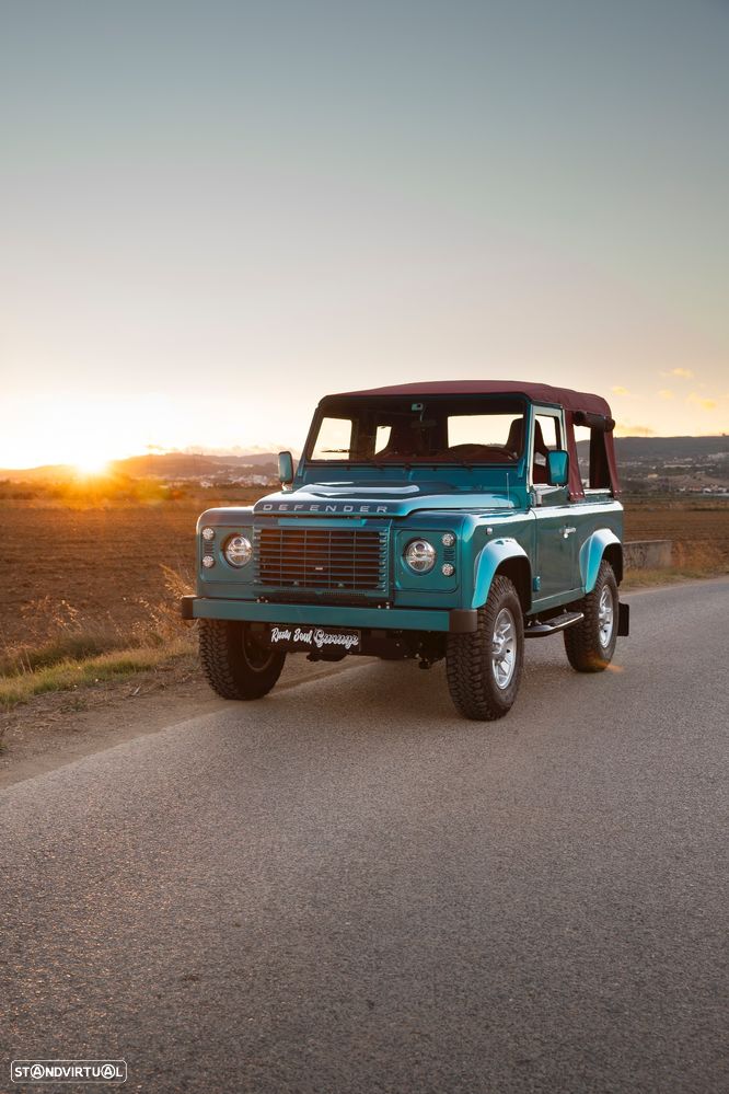 Land Rover Defender - 52