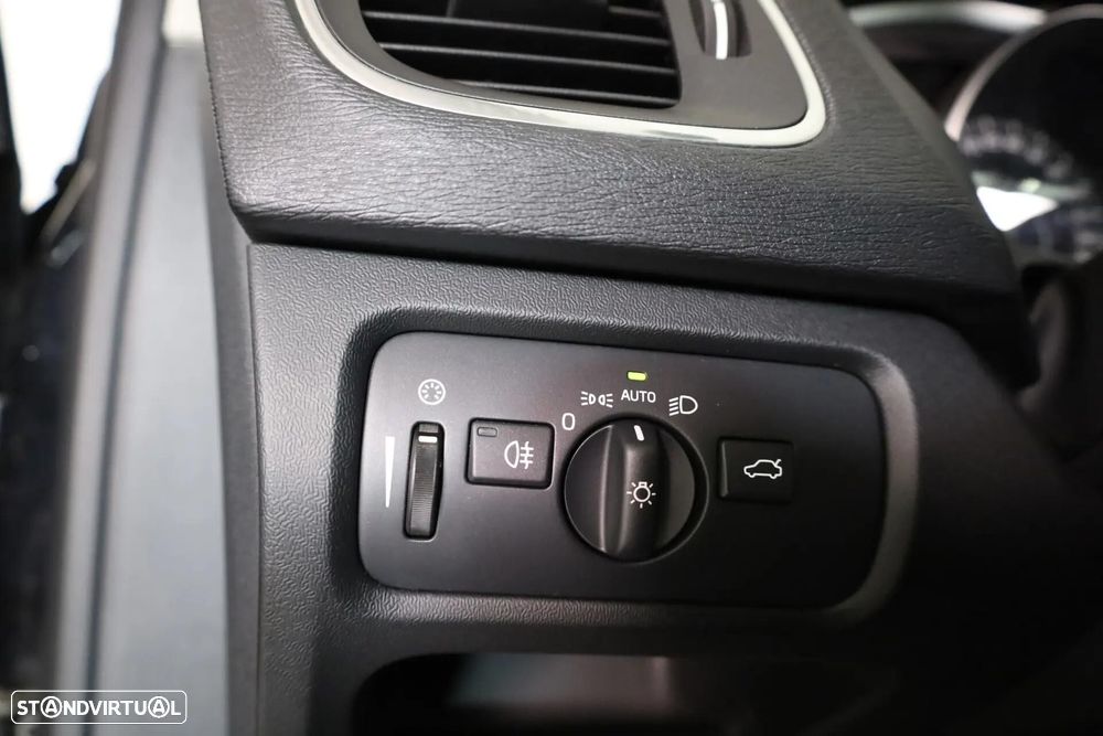 Volvo V40 2.0 D3 Momentum - 31
