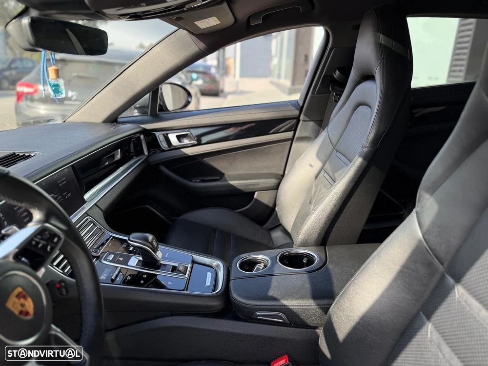 Porsche Panamera 4 E-Hybrid - 33