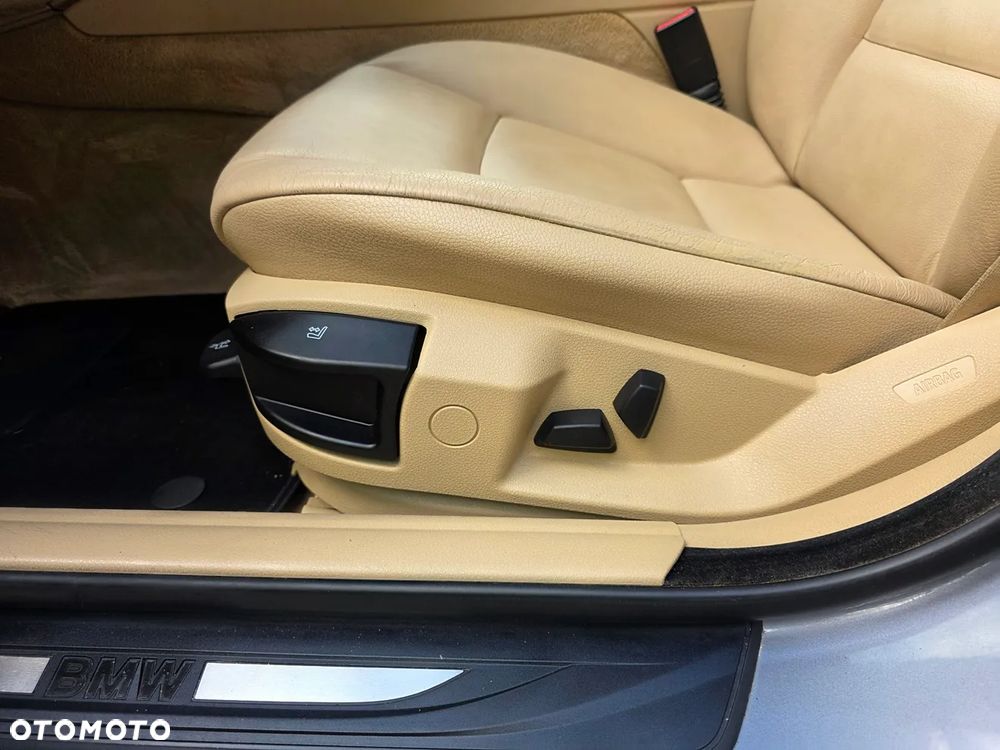 BMW Seria 5 520d - 32