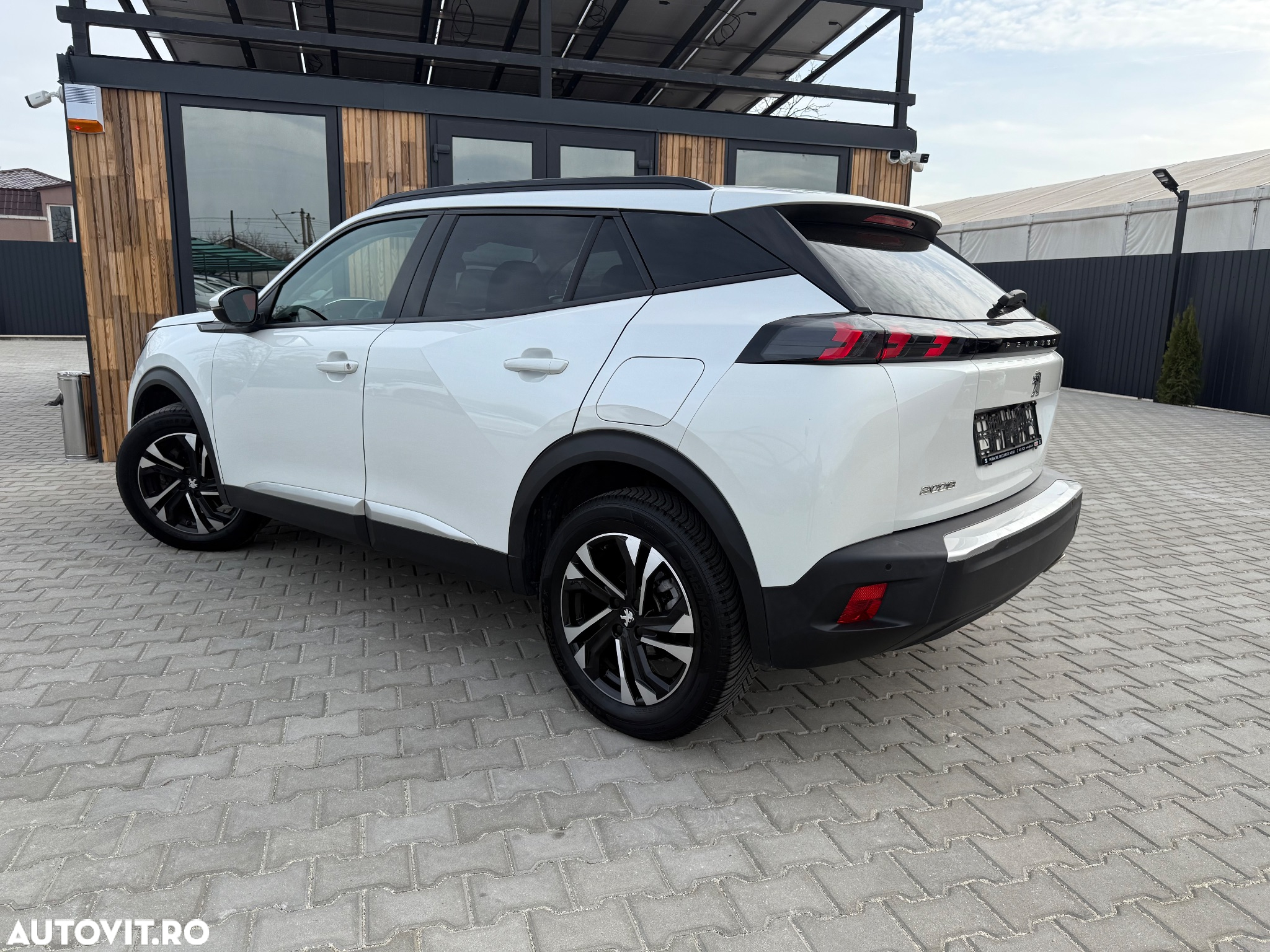 Peugeot 2008 1.5 BlueHDI 130 S&S EAT8 Allure - 7