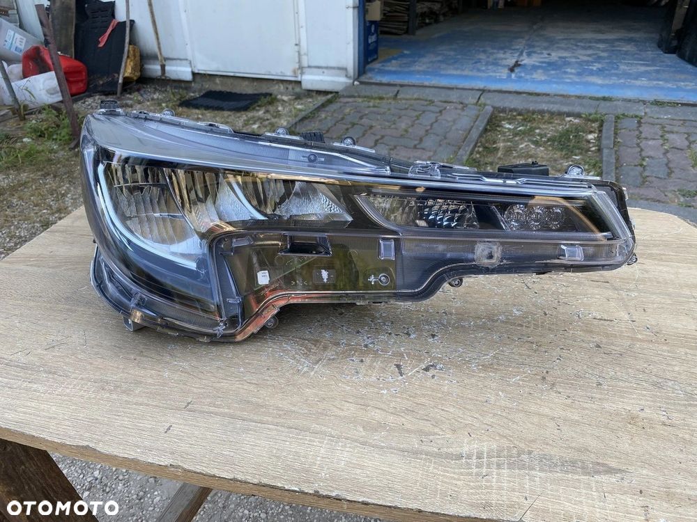 LAMPA PRZEDNIA PRAWA TOYOTA COROLLA E21 HB KOMBI FULL LED 81110-02S60 - 1