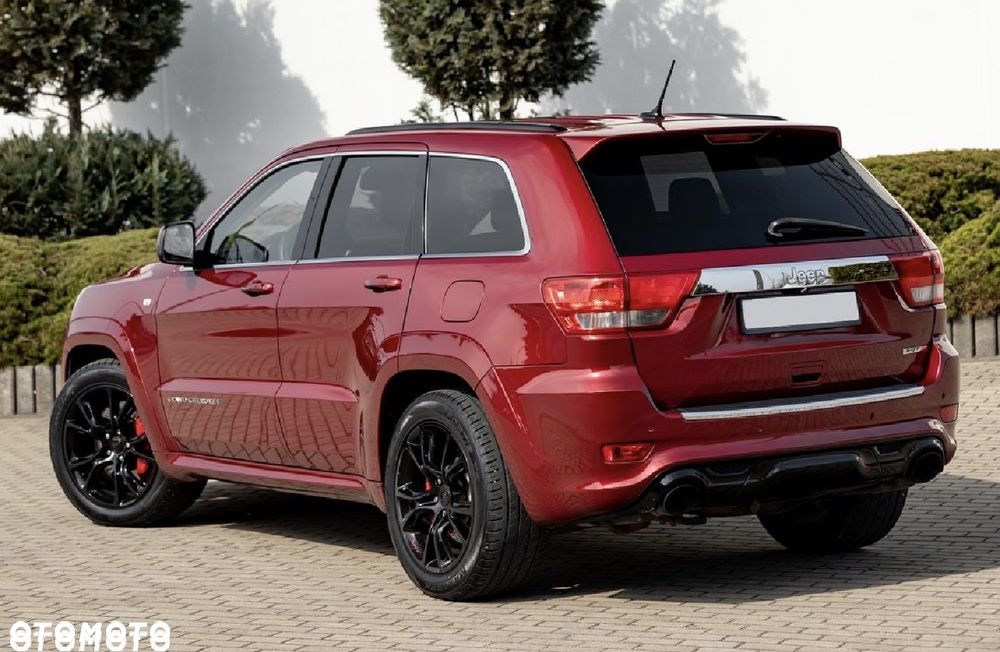 Jeep Grand Cherokee SRT8 - 8