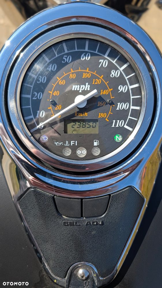 Suzuki Intruder - 13