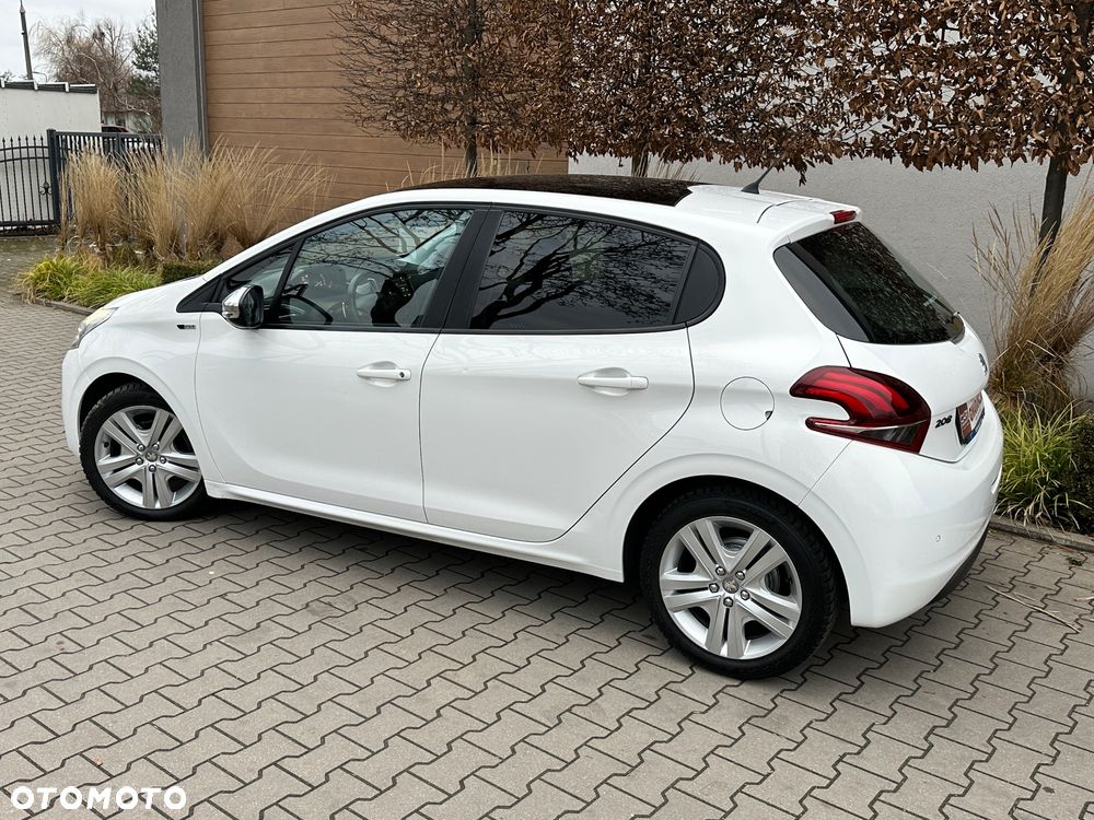 Peugeot 208 - 16
