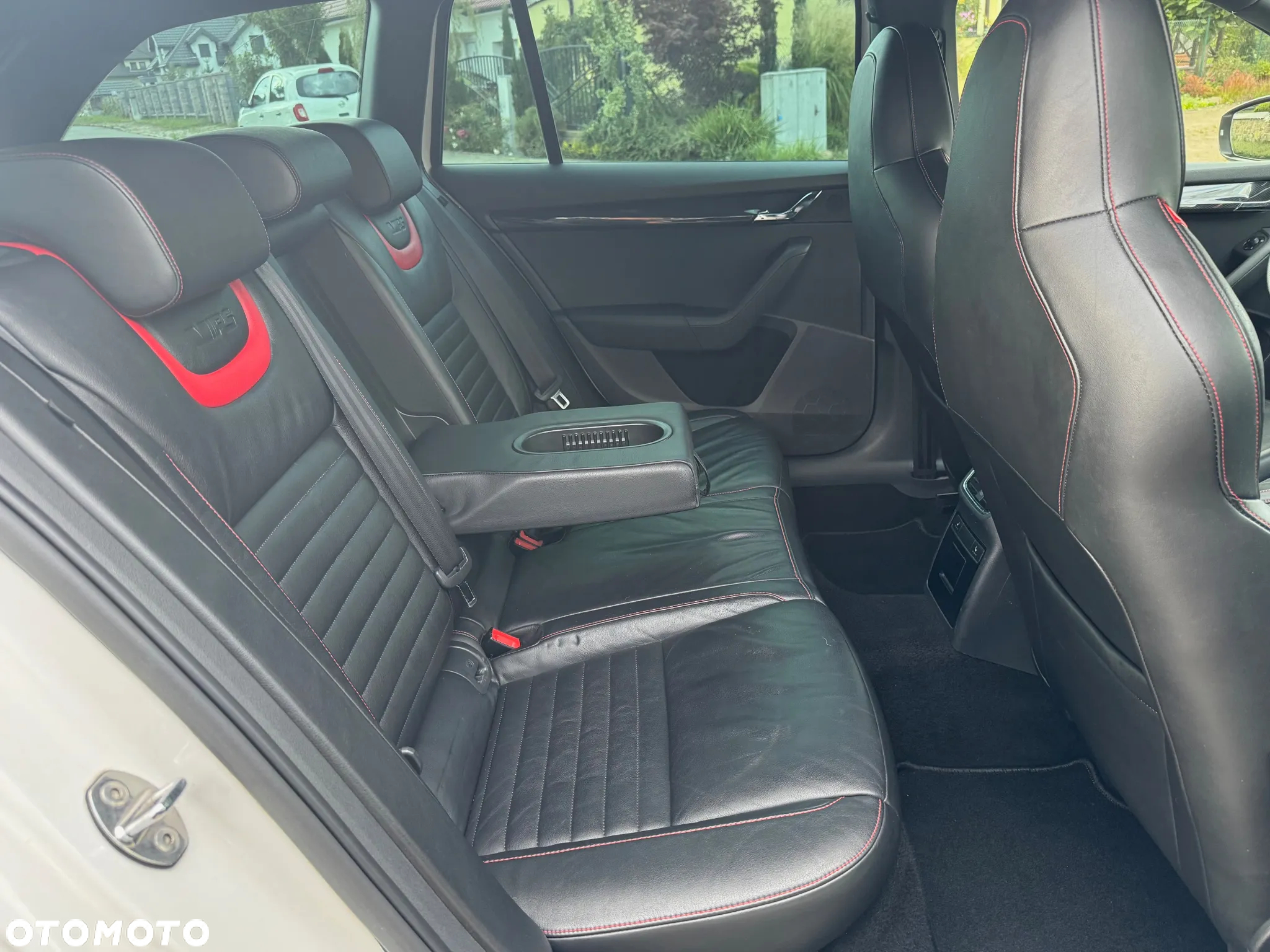 Skoda Octavia Combi 2.0 TDI DSG RS - 8