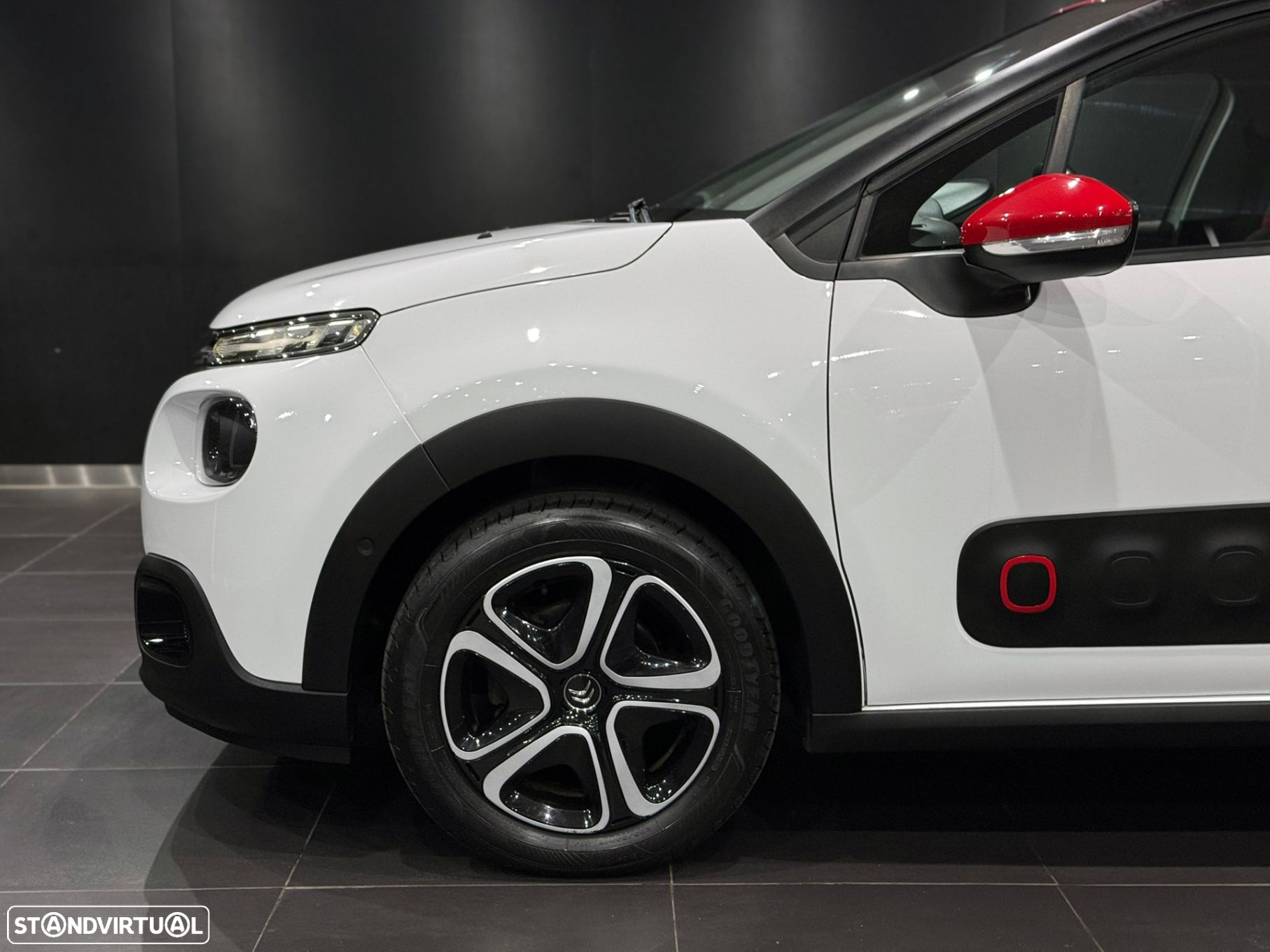 Citroën C3 1.2 PureTech Shine - 3