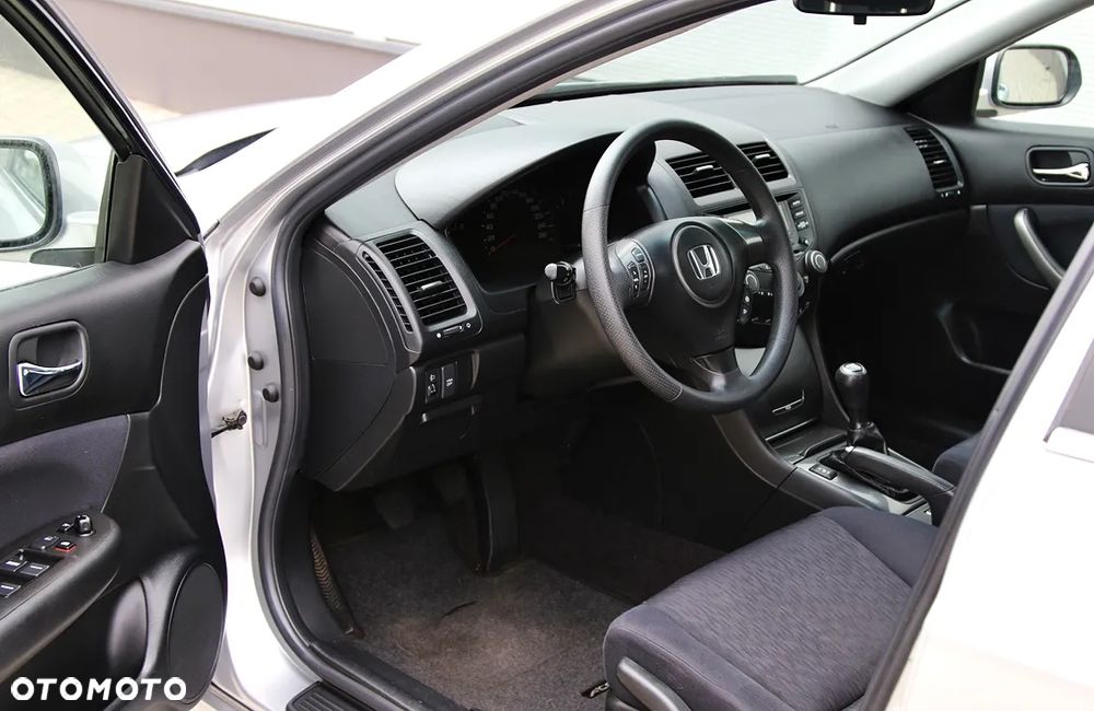 Honda Accord 2.0 Comfort - 11