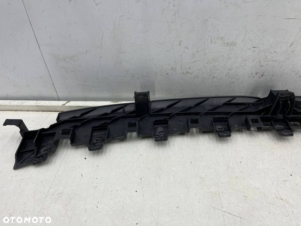 Ślizg Seat Leon III 5f KOMBI 12-16r. tylne środkowe GÓRNE mocowanie wspornik uchwyt zderzaka - 7